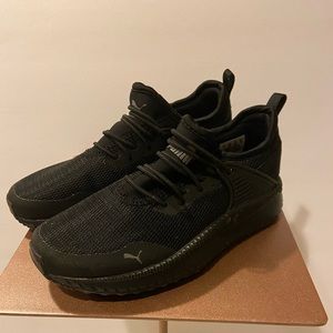 Boys Black Puma Pull On Sneaker Size 2